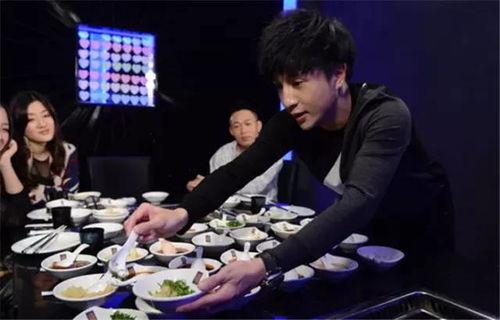 娱乐圈吃瓜节图片,娱乐圈年度“瓜田盛宴”图片回顾 第1张 娱乐圈吃瓜节图片,娱乐圈年度“瓜田盛宴”图片回顾 第1张